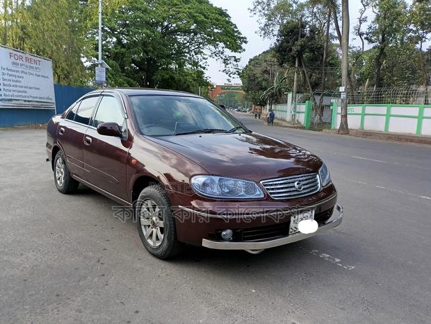 Nissan Sunny XE saloon 2009