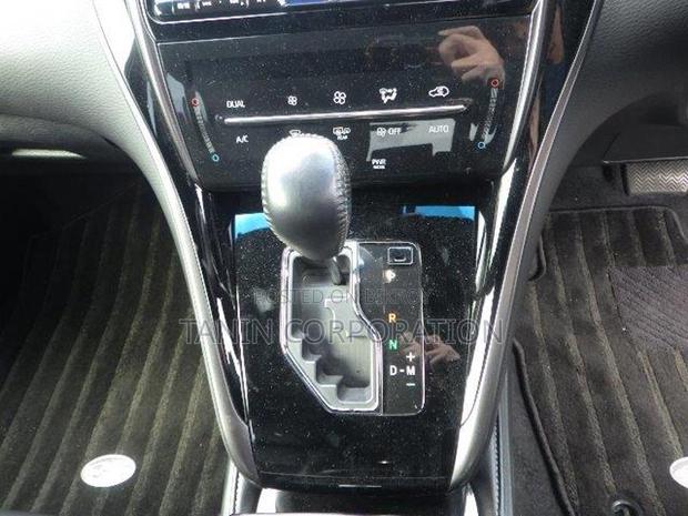 Toyota Harrier Non HB Premium 4.5 2020