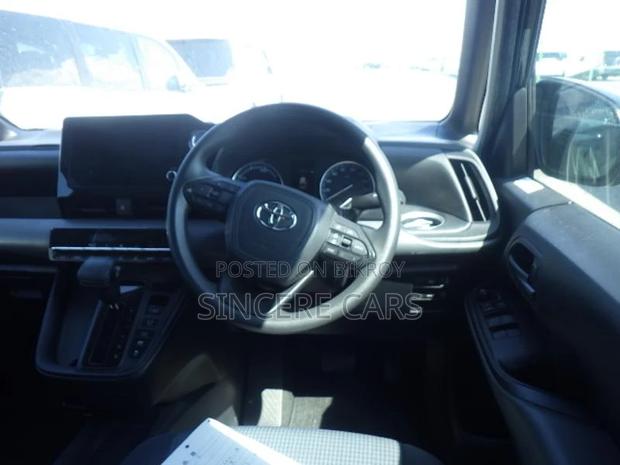 Toyota Noah X HYB PUSH 2DR POWER 2022