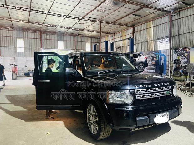 Land Rover Discovery black 2010