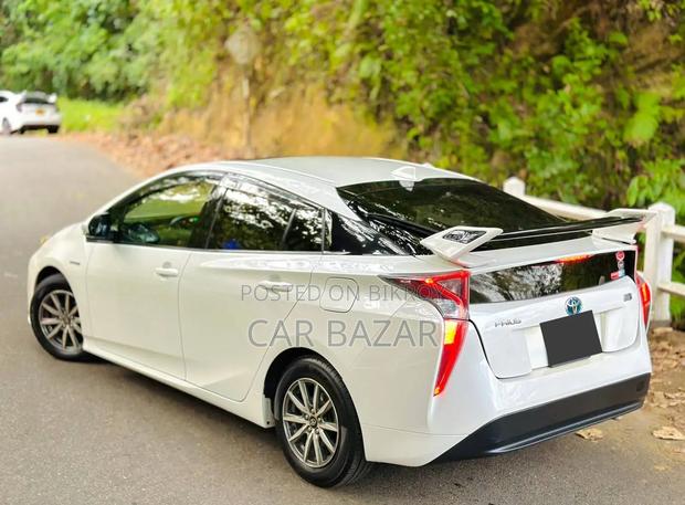Toyota Prius 4dr Hatchback (1.8L 4cyl Gas/Electric Hybrid CVT) 2016