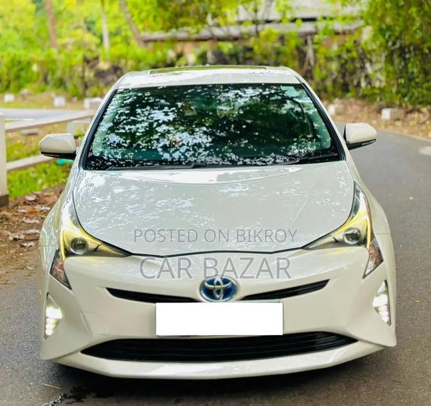 Toyota Prius 4dr Hatchback (1.8L 4cyl Gas/Electric Hybrid CVT) 2016
