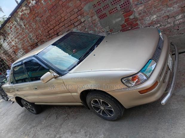 Toyota Corolla 1988 Gold
