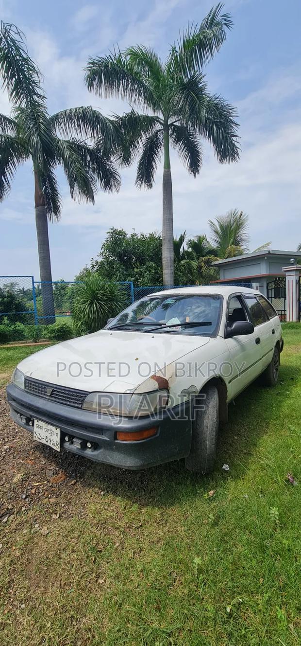 Toyota Corolla 1990 White