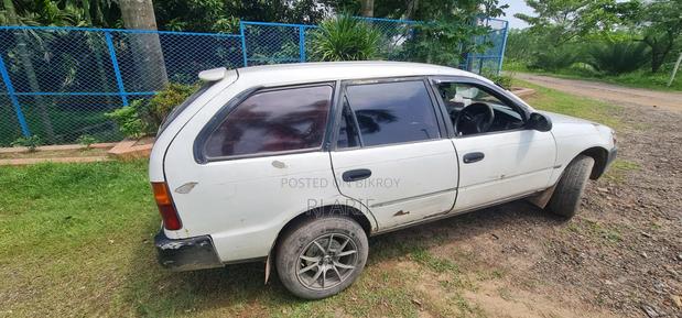 Toyota Corolla 1990 White
