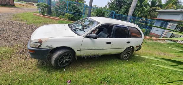 Toyota Corolla 1990 White