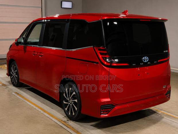 Toyota Noah 2023 Red