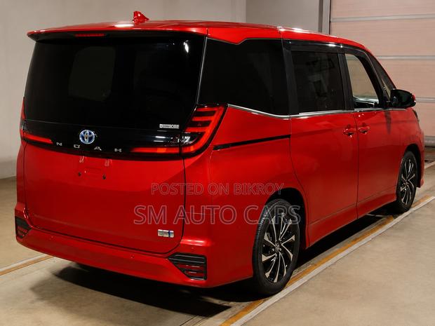 Toyota Noah 2023 Red