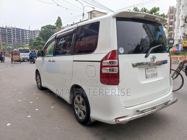 Toyota Noah 2013 Pearl