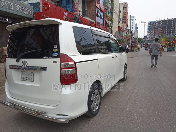 Toyota Noah 2013 Pearl