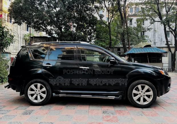Mitsubishi Outlander 2012 Black