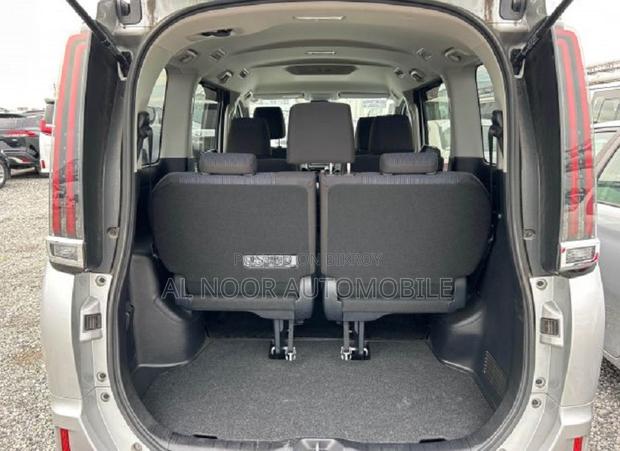 Toyota Noah 2021 Silver