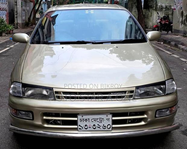 Toyota Carina 1.5 FWD Sedan 1993 Gold