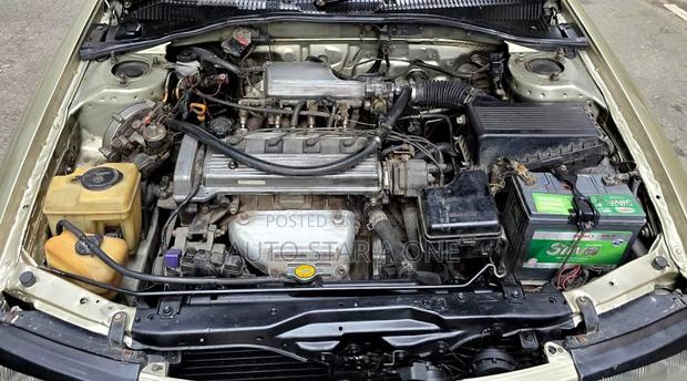 Toyota Carina 1.5 FWD Sedan 1993 Gold