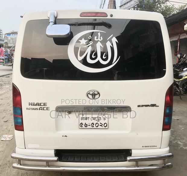 Toyota HiAce 2015 White