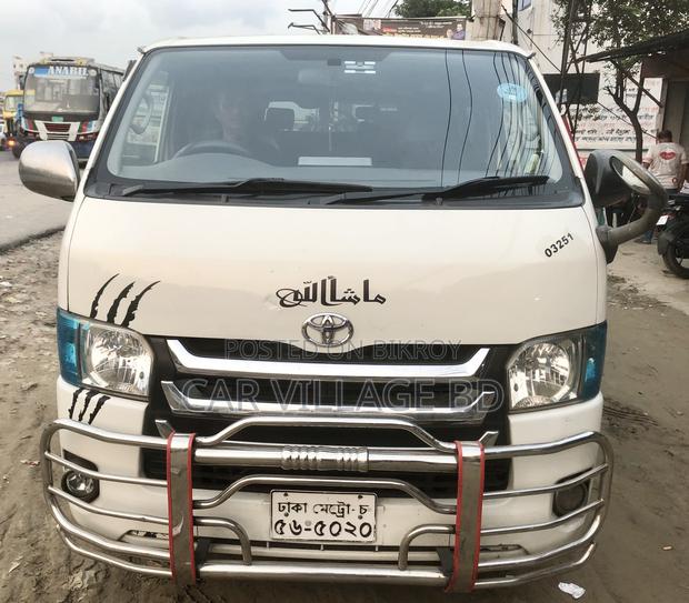 Toyota HiAce 2015 White