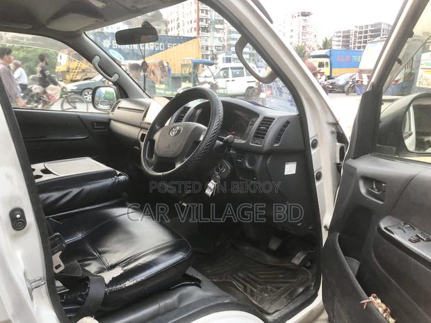 Toyota HiAce 2015 White