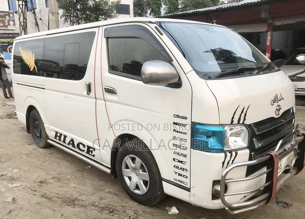 Toyota HiAce 2015 White