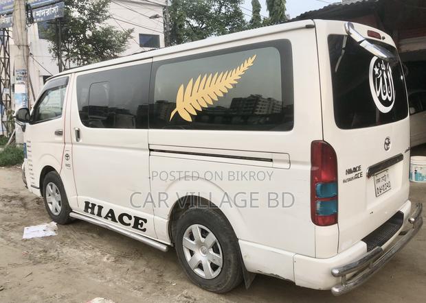 Toyota HiAce 2015 White
