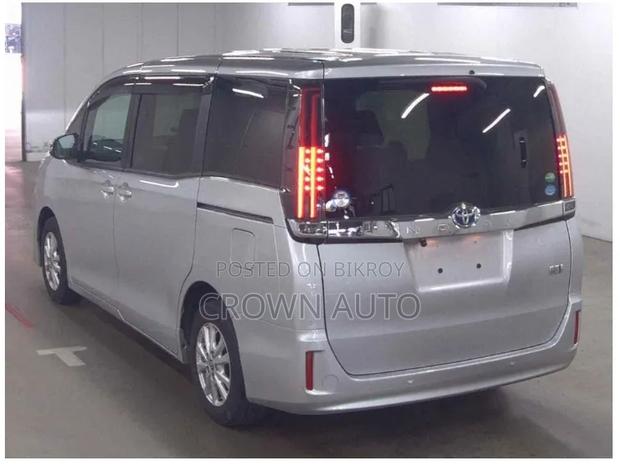 Toyota Noah 2021 Silver