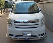 Toyota Noah 2.0 143hp FWD (8 Seater) 2009 White for sale