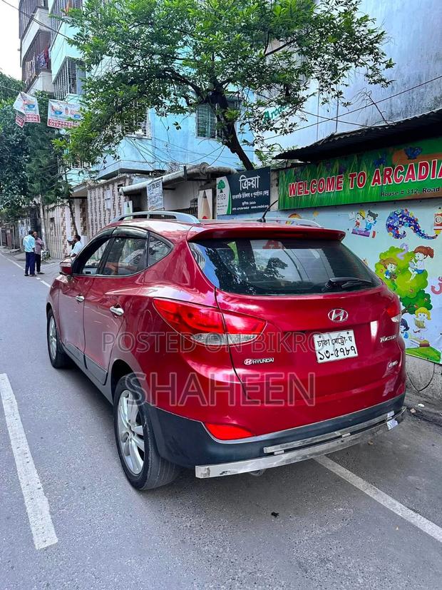 Hyundai Tucson 2011 Red