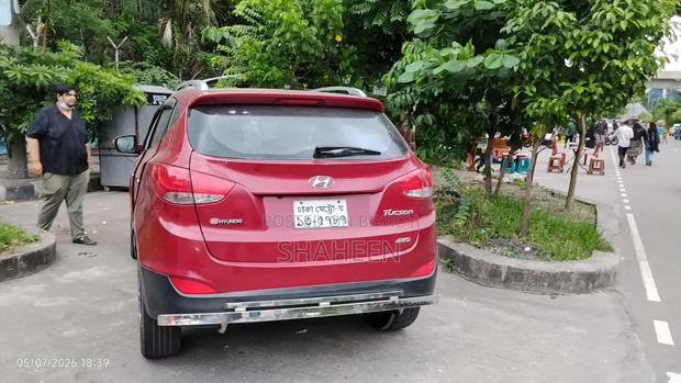 Hyundai Tucson 2011 Red