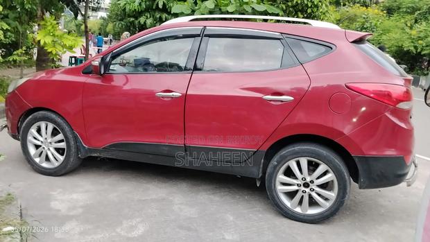 Hyundai Tucson 2011 Red