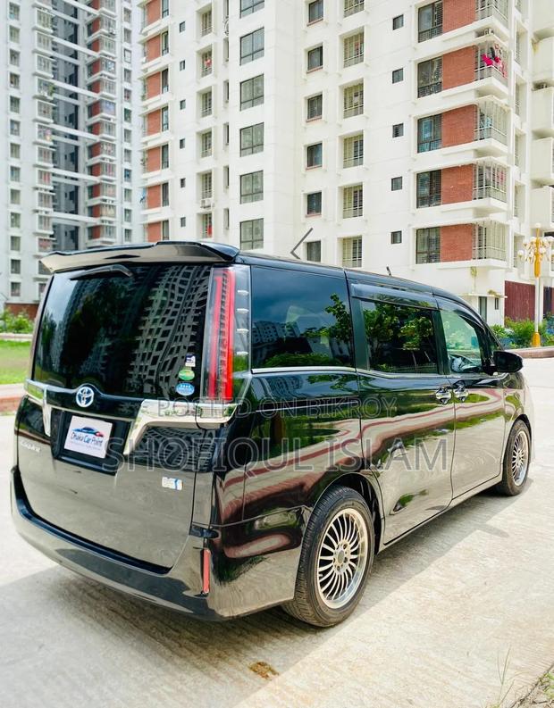 Toyota Esquire 2017 Black