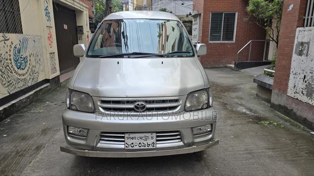Toyota Noah 2003 Silver