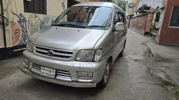 Toyota Noah 2003 Silver