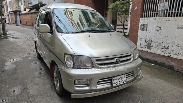 Toyota Noah 2003 Silver