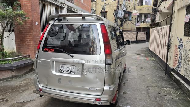 Toyota Noah 2003 Silver