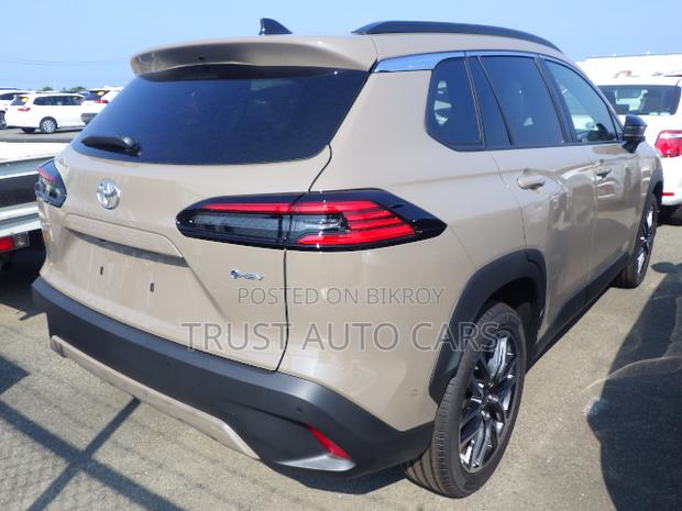 Toyota Corolla Cross 2026 Brown