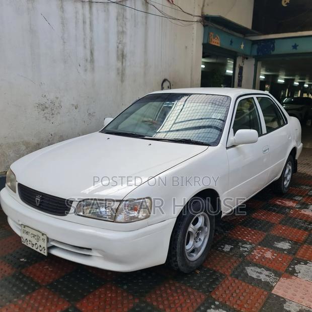 Toyota Corolla 1998 White