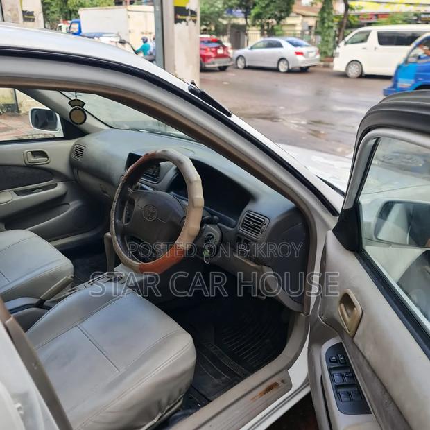 Toyota Corolla 1998 White
