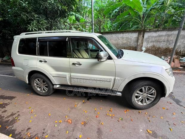 Mitsubishi Pajero V90 3.2 DI-D 2014 White