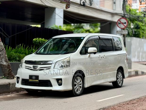 Toyota Noah 2010 Pearl