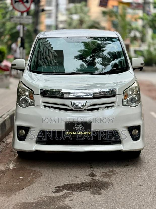 Toyota Noah 2010 Pearl