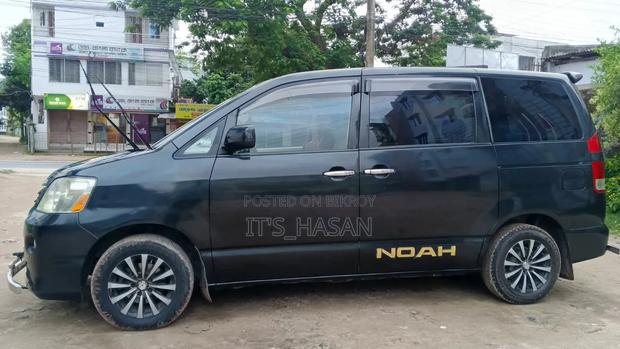 Toyota Noah 2004 Black