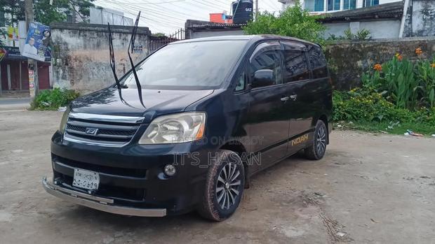 Toyota Noah 2004 Black