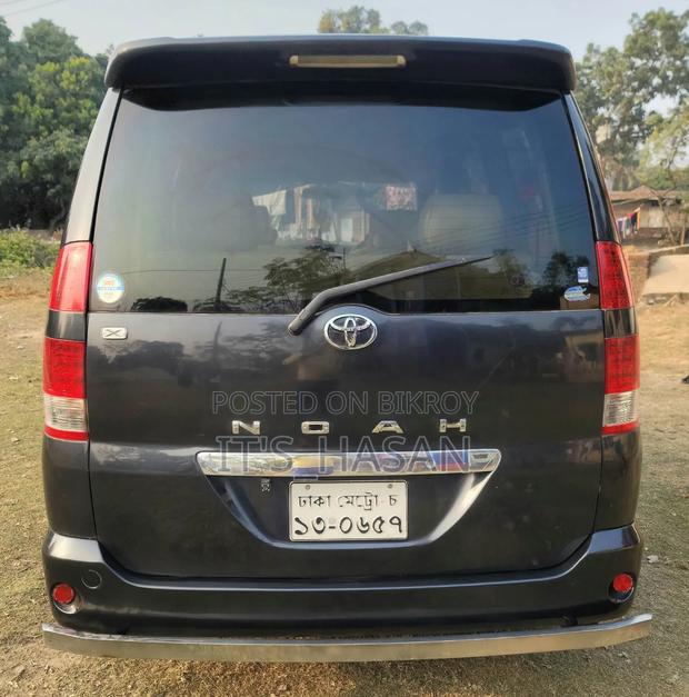 Toyota Noah 2004 Black