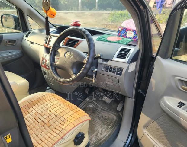 Toyota Noah 2004 Black