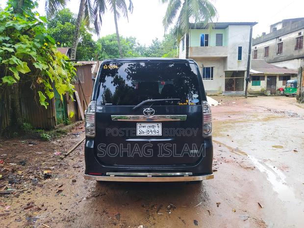Toyota Noah 2.0 143hp YY FWD (5 Seater) 2011 Black