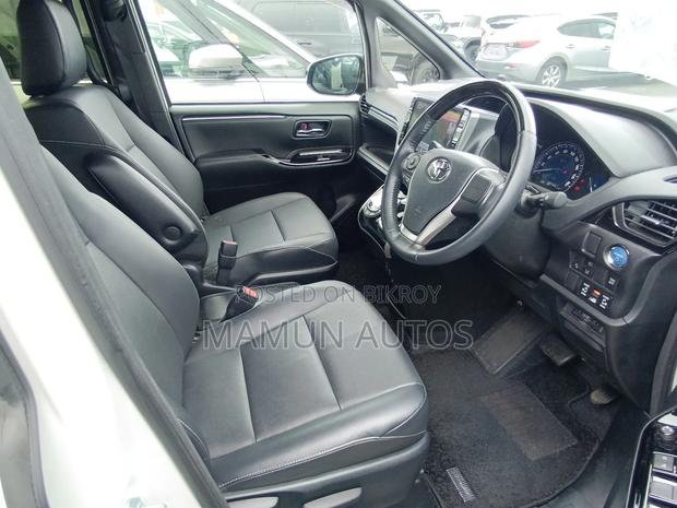 Toyota Esquire 2021 Pearl