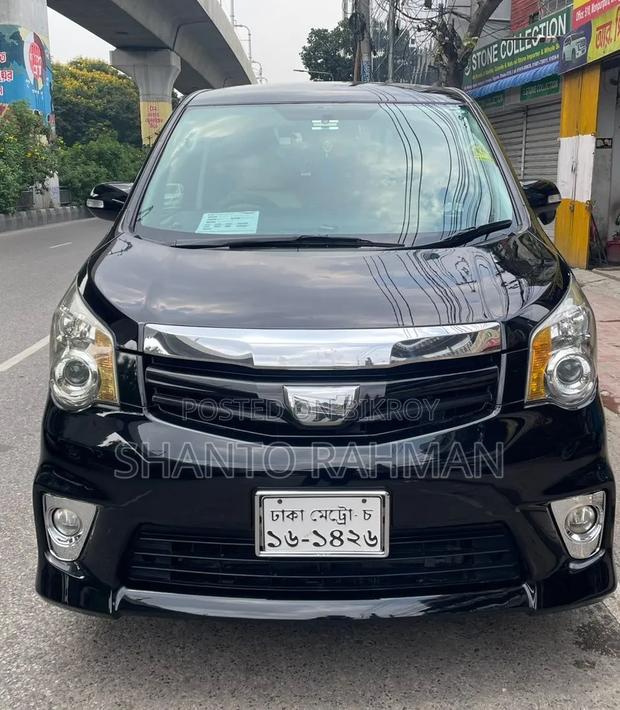 Toyota Noah 2011 Black