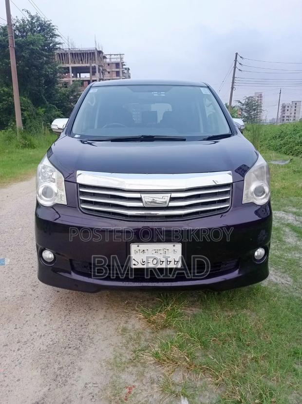Toyota Noah 2013 Maroon