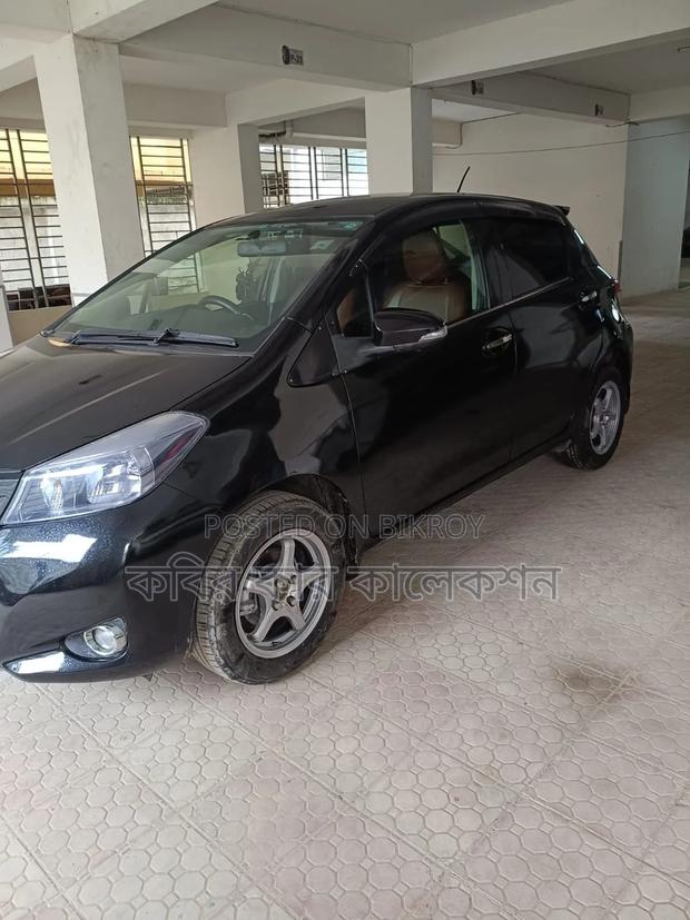 Toyota Vitz 2012 Black
