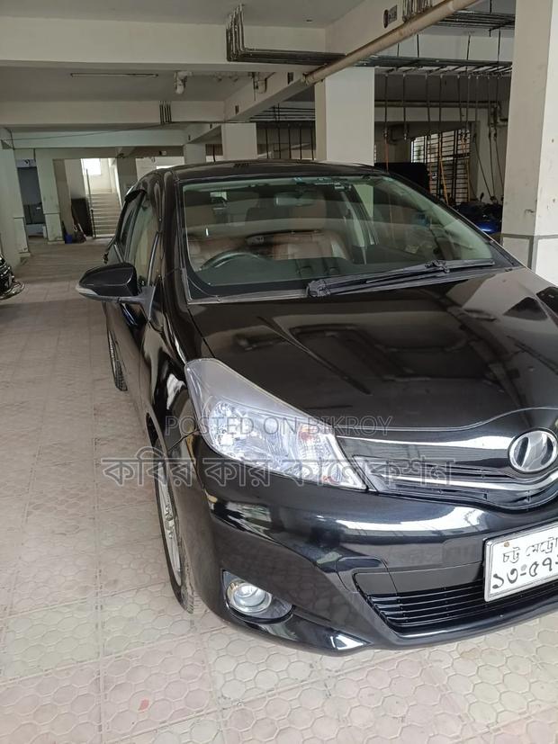 Toyota Vitz 2012 Black