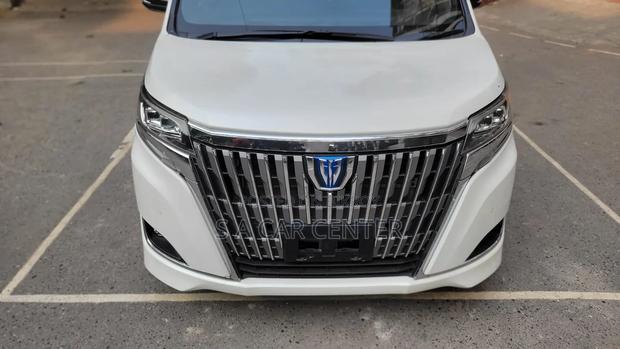 Toyota Esquire 2019 Pearl